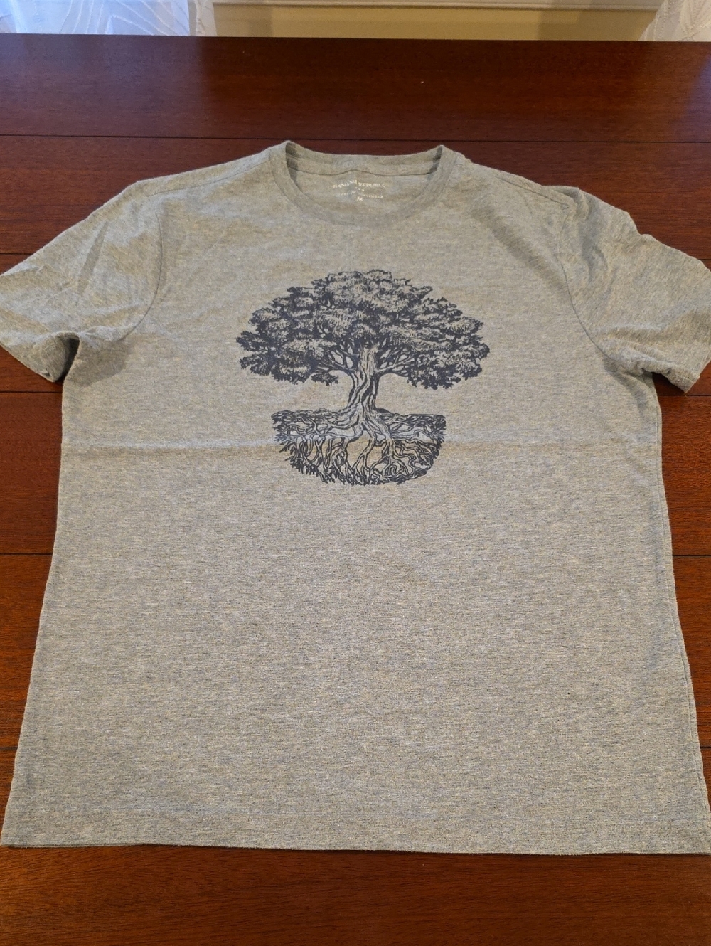 Banana Repeblic Men's Grey Tree Graphic Short-Sleeve Tee Size M